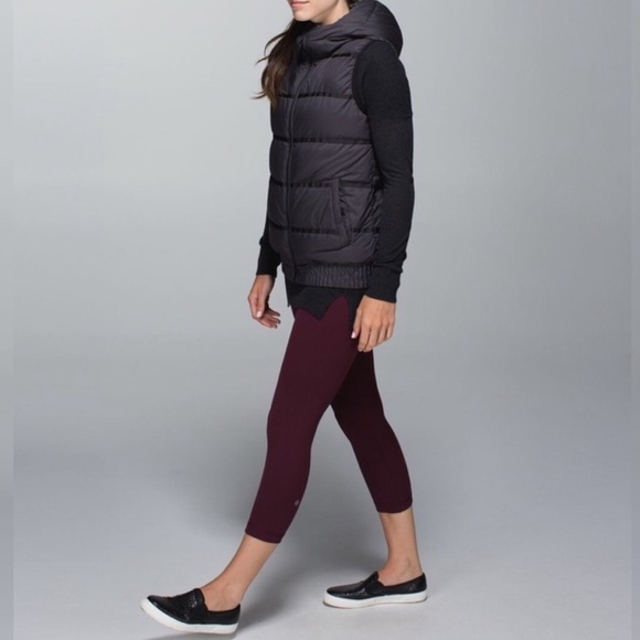 Lululemon Astro‎ Wunder Under Crop II Shine Dot in Bordeaux Drama Size 4 - Picture 2 of 11